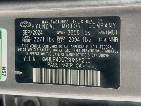 Used 2025 Hyundai Elantra Limited FWD image 12