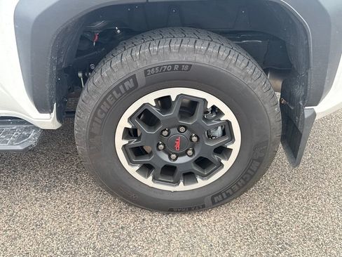Used 2025 Toyota 4Runner TRD Off-Road image 38