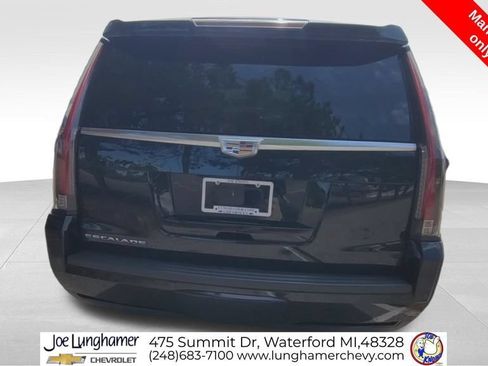 Used 2016 Cadillac Escalade Platinum AWD/4WD image 7