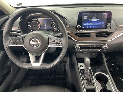 Used 2024 Nissan Altima 2.5 SV image 9