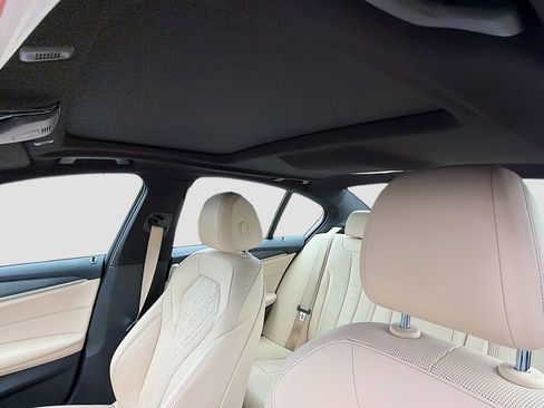 Used 2021 BMW 530i w/ Convenience Package image 27