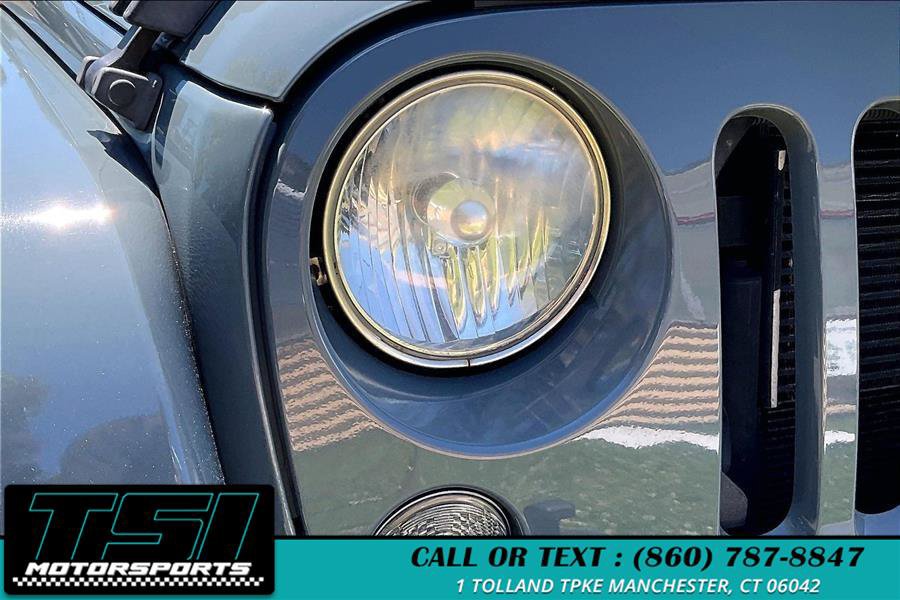 Used 2014 Jeep Wrangler Unlimited Sahara w/ Dual Top Group AWD/4WD image 27