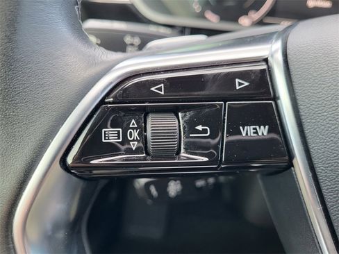 Used 2024 Audi Q8 e-tron Premium Plus image 21