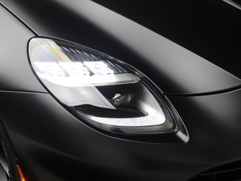 Used 2025 Aston Martin Vanquish image 19