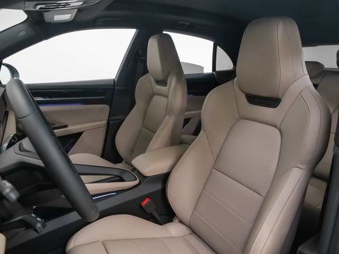 Used 2025 Porsche Macan Electric image 5