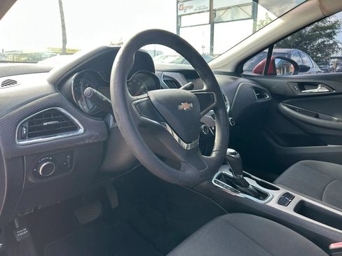 Used 2017 Chevrolet Cruze LS FWD image 11