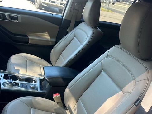 Used 2020 Ford Explorer XLT w/ Equipment Group 202A AWD/4WD image 3