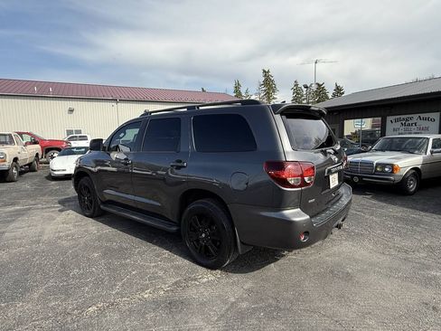Used 2018 Toyota Sequoia TRD Sport AWD/4WD image 3