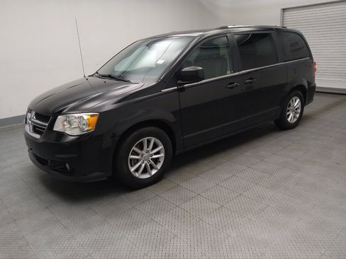 Used 2018 Dodge Grand Caravan SXT FWD image 2