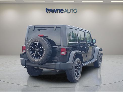 Used 2018 Jeep Wrangler Unlimited Sahara AWD/4WD image 5