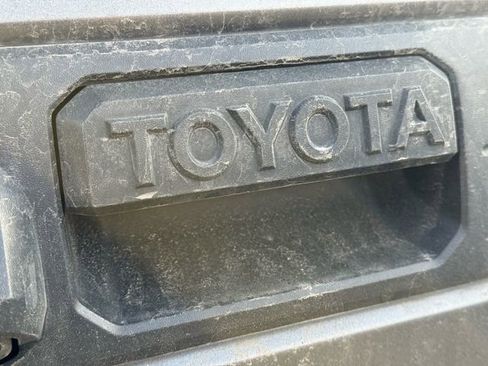 Used 2018 Toyota Tacoma TRD Off-Road image 9