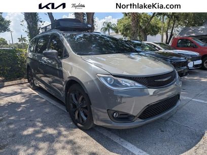 Used 2020 Chrysler Pacifica Touring w/ S Appearance Package