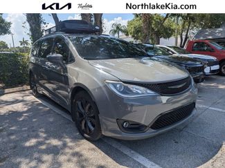 Used 2020 Chrysler Pacifica Touring w/ S Appearance Package FWD video 1