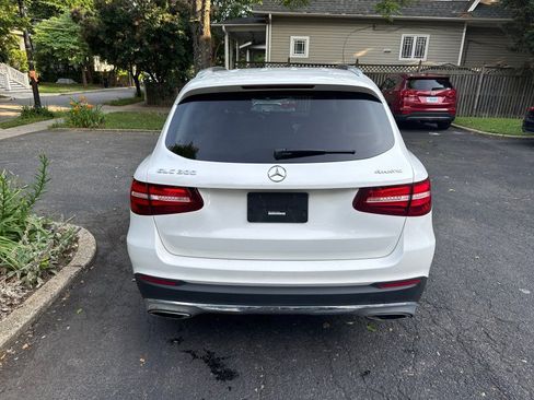 Used 2017 Mercedes-Benz GLC 300 4MATIC w/ Premium 2 Package image 9