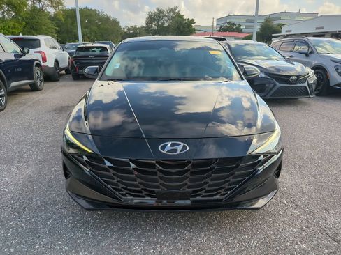Used 2023 Hyundai Elantra Limited FWD image 2