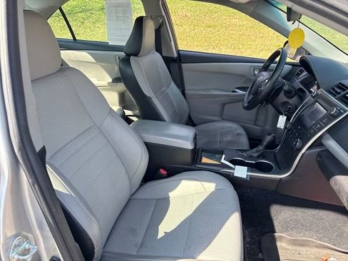 Used 2016 Toyota Camry SE w/ Four Season Floor Mat Package image 13