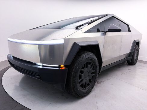 Used 2024 Tesla Cybertruck AWD Crew Cab image 10