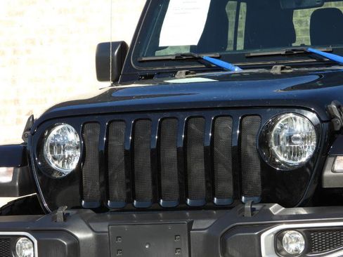 Used 2023 Jeep Gladiator Sport AWD/4WD image 3