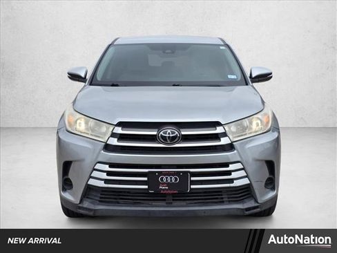 Used 2017 Toyota Highlander LE image 1