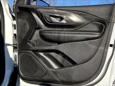 Used 2024 GMC Terrain SLE image 11