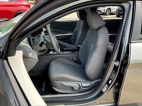Used 2024 Hyundai Elantra SEL image 28
