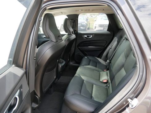 Certified 2025 Volvo XC60 B5 Plus AWD/4WD image 11