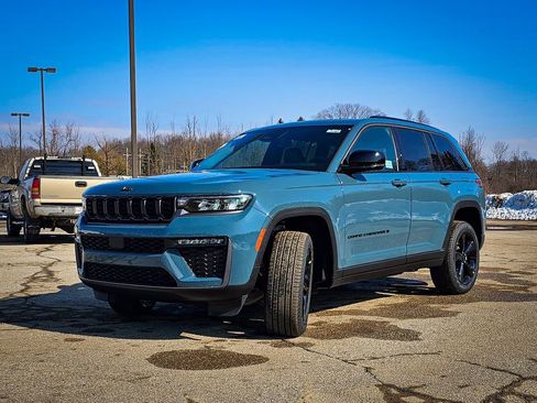 New 2026 Jeep Grand Cherokee Limited w/ Limited Altitude Package AWD/4WD image 8