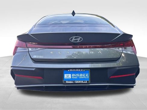 Used 2025 Hyundai Elantra SEL FWD image 15