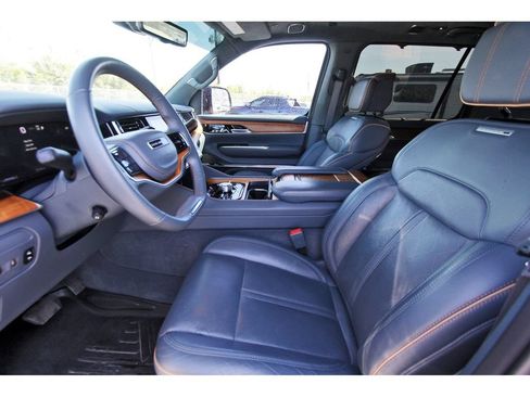 Used 2023 Jeep Grand Wagoneer Series II w/ Premium Group II AWD/4WD image 15