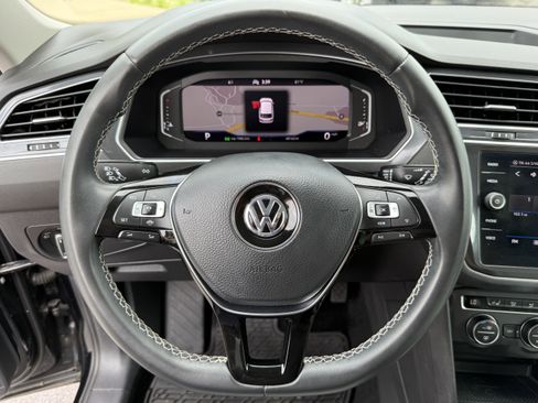 Used 2021 Volkswagen Tiguan SEL FWD image 22