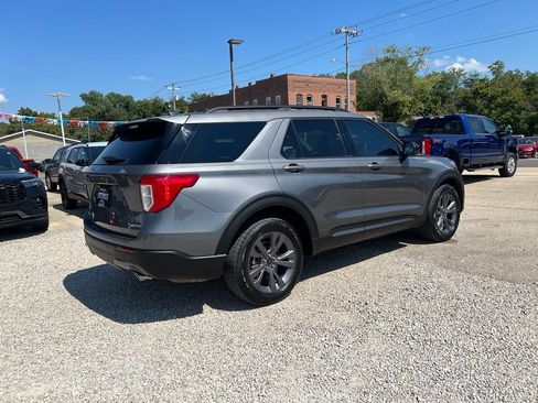 Used 2024 Ford Explorer XLT w/ Equipment Group 202A AWD/4WD image 8