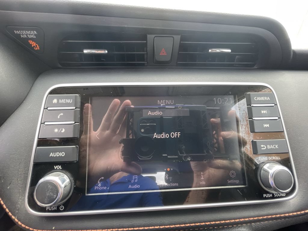 Used 2020 Nissan Kicks SR FWD image 14