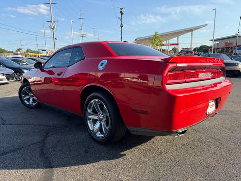 Used 2014 Dodge Challenger SXT w/ Sport Appearance Package RWD image 10