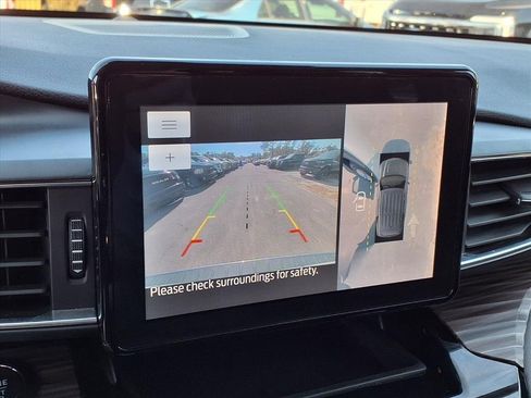 Used 2022 Ford Explorer Limited image 26