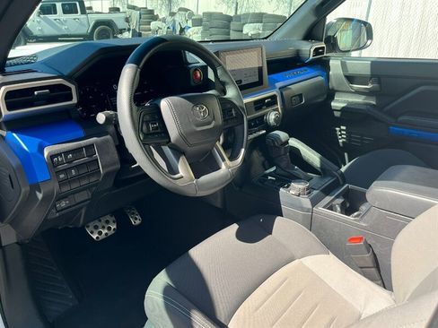 Used 2025 Toyota Tacoma TRD Sport image 16