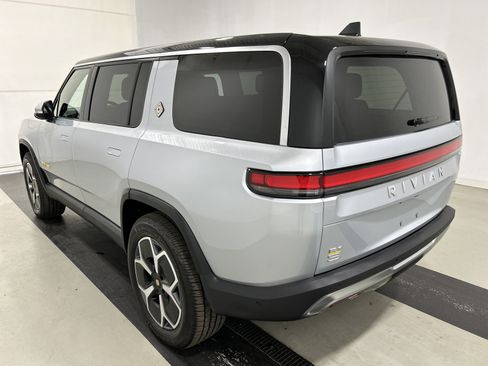 Used 2024 Rivian R1S Adventure AWD/4WD image 3