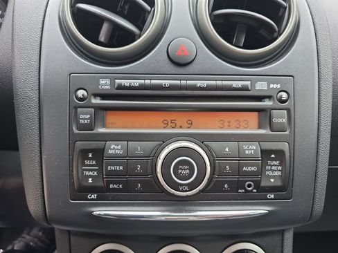 Used 2011 Nissan Rogue S image 19