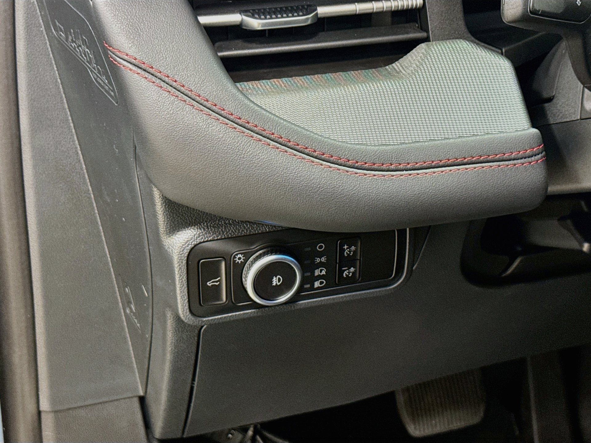 Used 2025 Ford Explorer ST-Line w/ Premium Package RWD image 10