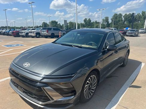 Used 2025 Hyundai Sonata Limited FWD image 1