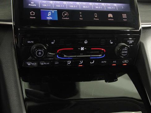 Used 2023 Jeep Grand Cherokee L Limited AWD/4WD image 15