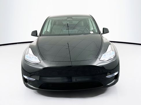 Used 2023 Tesla Model Y Performance image 2