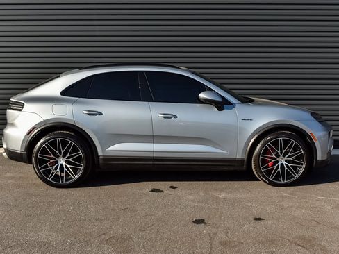 Certified 2025 Porsche Macan 4S Electric w/ Premium Package image 28