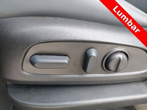 Used 2023 Buick Enclave Essence image 11