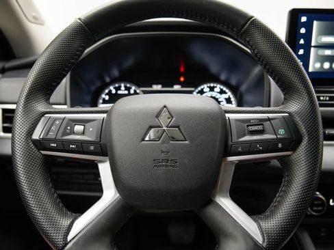 Used 2025 Mitsubishi Outlander SE AWD/4WD image 33