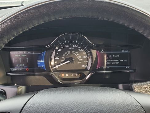 Used 2016 Lincoln MKS image 17