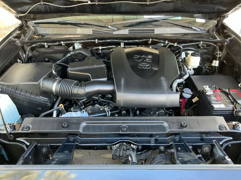 Used 2020 Toyota Tacoma TRD Sport w/ Technology Package image 21