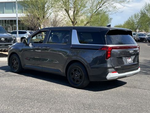 Used 2025 Kia Carnival FWD image 3