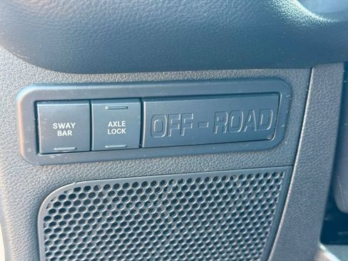 Used 2017 Jeep Wrangler Unlimited Rubicon w/ Connectivity Group AWD/4WD image 19