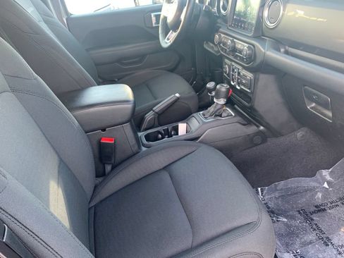 Used 2020 Jeep Gladiator Overland AWD/4WD image 21