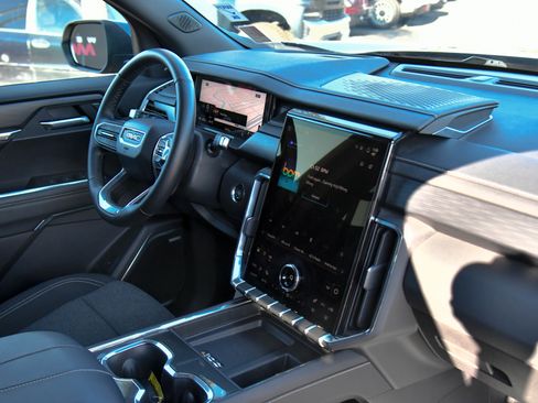 Used 2025 GMC Acadia Elevation image 54